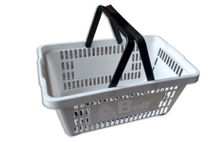 A cesta de compras plástica modelo CP16 na cor branca ABelt produtos plásticos é resistente e versátil,